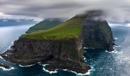 দুনিয়া একদিকে, শান্তি অন্যদিকে! সমুদ্রের মাঝে এমন জীবন কি কল্পনা করতে পারেন?