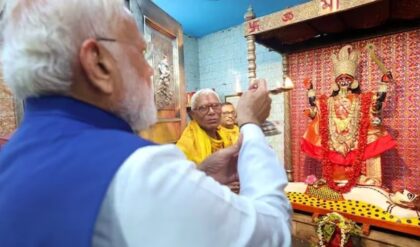 “‘আমিষ’ ভোগের মন্দিরে মোদী!”-ঠনঠনিয়ার ইতিহাস ছুঁয়ে মমতার অভিযোগ ওড়ালেন মোদী?