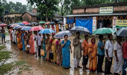 “৫০-৬০ কিমি বেগে ঝড়ের ভ্রুকুটি!”-ভোটের বুথে যাওয়ার আগে ছাতা নেবেন তো?