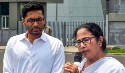 “রাতভর ‘তাণ্ডব’, ঘুমাননি মমতা-অভিষেক!”-ভোটের সকালে ভবানীপুরে তুঙ্গে রাজনৈতিক পারদ!