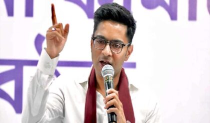 “রাফাল আর যুদ্ধজাহাজ নামানোই শুধু বাকি!”-২০২৬-এর মহাযুদ্ধে কমিশন ও কেন্দ্রকে নজিরবিহীন তোপ অভিষেকের!