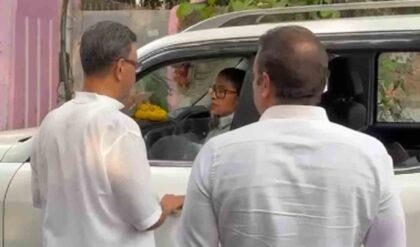 “টেরোরিজ়ম চলছে!”-সাতসকালে ফিরহাদের বাড়িতে মমতা, কমিশনের বিরুদ্ধে বিস্ফোরক মুখ্যমন্ত্রী!