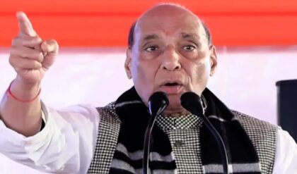 রাজনাথের ‘সার্জিক্যাল স্ট্রাইক’! মমতার দুর্গে দাঁড়িয়ে ৩টি বিস্ফোরক দাবি প্রতিরক্ষামন্ত্রীর, কাঁপছে তৃণমূল?