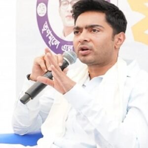 “বিজেপির প্রার্থী মদ্যপ ও চরিত্রহীন!”— জলপাইগুড়িতে দাঁড়িয়ে সরাসরি ব্যক্তি আক্রমণ অভিষেকের! শোরগোল তুঙ্গে!