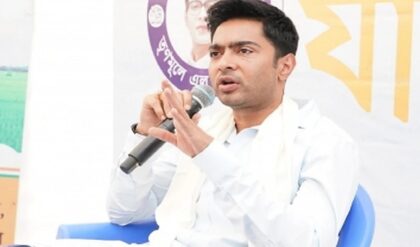 “বিজেপির প্রার্থী মদ্যপ ও চরিত্রহীন!”— জলপাইগুড়িতে দাঁড়িয়ে সরাসরি ব্যক্তি আক্রমণ অভিষেকের! শোরগোল তুঙ্গে!