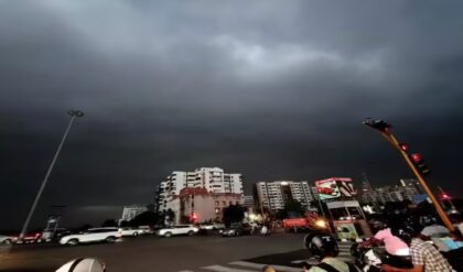 দক্ষিণবঙ্গে কালবৈশাখীর ‘তাণ্ডব’! ৪ জেলায় লাল সতর্কতা, ঘণ্টায় ৭০ কিমি বেগে ঝড়ের পূর্বাভাস