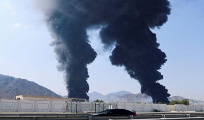 মধ্যপ্রাচ্যের তেলভাণ্ডারে ভয়াবহ হামলা! বিশ্বজুড়ে কি আকাশছোঁয়া হবে জ্বালানির দাম? যুদ্ধে নামছে আমেরিকা-ইরান