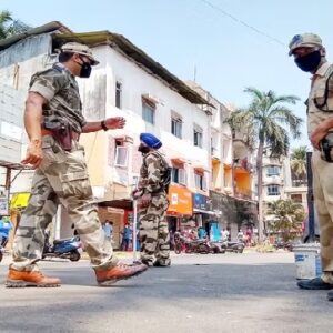 ভোটের মুখে কলকাতায় টাকার পাহাড়! একাধিক গাড়ি থেকে উদ্ধার লক্ষ লক্ষ টাকা, আয়কর দফতরের বড় সাফল্য