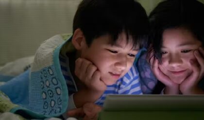 স্ক্রিন টাইম কি কেড়ে নিচ্ছে শিশুর মুখের বুলি? চণ্ডীগড় পিজিআই-এর বড় সতর্কতা, ১৮ মাসের আগে মোবাইল নয়!