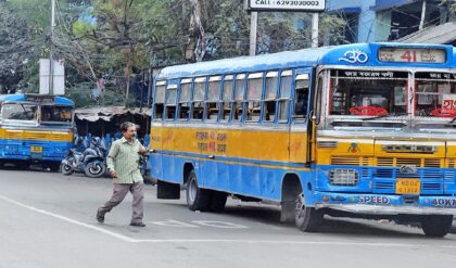 এক ঘণ্টা দাঁড়িয়েও দেখা নেই বাসের! ভোটের গেরোয় থমকে গেল তিলোত্তমা, চরমে জনভোগান্তি