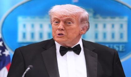 তেহরানের প্রস্তাব ফুৎকারে ওড়ালেন ট্রাম্প! হরমুজ প্রণালী নিয়ে ফের যুদ্ধের দামামা? বিশ্বজুড়ে তেলের বাজারে আগুন