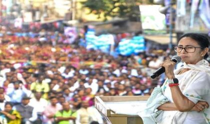 “তৃণমূলই ফিরছে, ২/৩ সংখ্যাগরিষ্ঠতা নিয়ে!” ভোট দিয়েই বড় ঘোষণা মমতার, কেন রেগে লাল হলেন বাহিনীর ওপর?