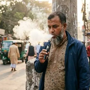 ধোঁয়া নেই মানেই কি নিরাপদ? ই-সিগারেটের আড়ালে ওত পেতে আছে মারণ রোগ ক্যানসার! ধোঁয়া নেই মানেই কি নিরাপদ? ই-সিগারেটের আড়ালে ওত পেতে আছে মারণ রোগ ক্যানসার!