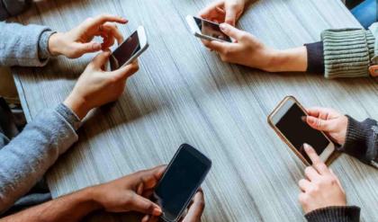 স্মার্টফোন কি স্লো হয়ে গেছে? এই ৮টি ম্যাজিক টিপস মানলে মোবাইল ছুটবে রকেটের গতিতে!