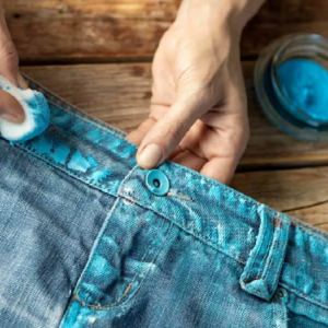 দামী জিন্স কয়েক ধোয়াতেই পুরনো দেখাচ্ছে? রং উজ্জ্বল রাখতে ধোয়ার সময় করুন এই ১টি কাজ!