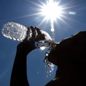 তীব্র দাবদাহে শরীর হবে না কাবু! সুস্থ থাকতে গরম পড়ার আগেই মেনে চলুন এই ৩টি মোক্ষম দাওয়াই