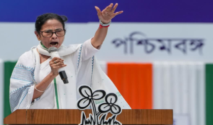 ‘সারারাত ঘুমাইনি, শুধু আমাদেরই নিশানা কেন?’ সাতসকালে ভবানীপুরের রাস্তায় রণংদেহী মমতা!