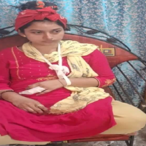 সোনারপুরে রক্তক্ষয়ী সংঘর্ষ! নির্দল প্রার্থী রাজন্যার আঙুল ভেঙে দেওয়ার অভিযোগ তৃণমূল কাউন্সিলরের স্বামীর বিরুদ্ধে