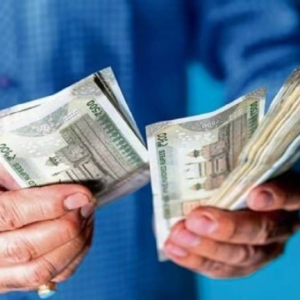 বাজেটে ঘোষণা হলেও কেন মিলছে না ৪% ডিএ? নবান্ন-কমিশন টানাপোড়েনে চরম অনিশ্চয়তায় কর্মীরা!