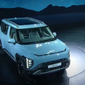 মাত্র ৮.৩৯ লাখে কিয়ার ধামাকা! লঞ্চ হলো ২০২৬ এডিশনের ‘Syros’, লুকে টেক্কা দেবে বিলাসবহুল গাড়িকেও