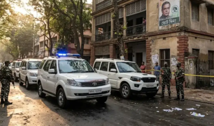 সকাল হতেই দেবাশিস কুমারের বাড়িতে আয়কর হানা! ‘জমি দখল’ ইস্যুতে তোলপাড় তিলোত্তমা