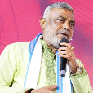 নির্বাচনের ‘ব্লু-প্রিন্ট’ চুরির ছক? দেবাশিস কুমারের বাড়ি ও অফিসে আয়কর হানা ঘিরে তোলপাড়