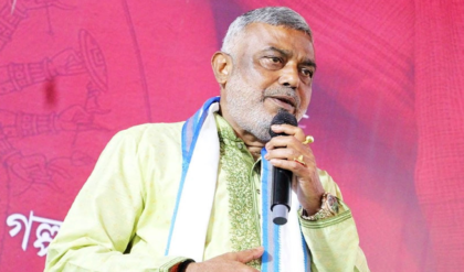 নির্বাচনের ‘ব্লু-প্রিন্ট’ চুরির ছক? দেবাশিস কুমারের বাড়ি ও অফিসে আয়কর হানা ঘিরে তোলপাড়