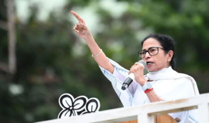 ভবানীপুরে অপ্রতিরোধ্য ‘দিদি’! ২৭ লক্ষ নাম বাদ যাওয়া নিয়ে হুঙ্কার দিয়ে মনোনয়ন জমা মমতার ভবানীপুরে অপ্রতিরোধ্য ‘দিদি’! ২৭ লক্ষ নাম বাদ যাওয়া নিয়ে হুঙ্কার দিয়ে মনোনয়ন জমা মমতার