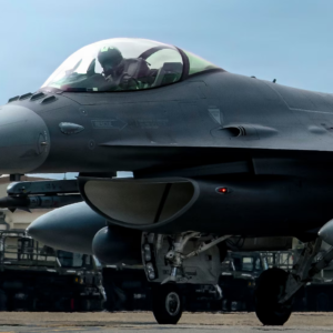 ড্রাগনের নিশ্বাসে কাঁপছে তাইওয়ান! মাঝরাত থেকে আকাশ ও জলপথে চিনা ফৌজের সাঁড়াশি হানা