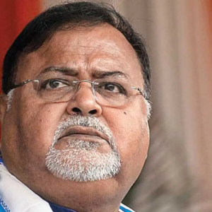 সাতসকালে নাকতলায় কেন্দ্রীয় বাহিনীর তৎপরতা, পার্থ চট্টোপাধ্যায়ের ডেরায় হানা দিল ইডি! সাতসকালে নাকতলায় কেন্দ্রীয় বাহিনীর তৎপরতা, পার্থ চট্টোপাধ্যায়ের ডেরায় হানা দিল ইডি!