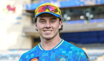 হেমন্তের দুপুরে চিপকে ধোনি-ধামাকা? মাহির ফেরা নিয়ে জল্পনার মাঝেই সিএসকে শিবিরে ‘বেবি এবি’র প্রবেশ!