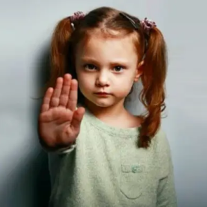 সন্তানকে সুরক্ষিত রাখতে চান? ‘গুড টাচ’ ও ‘ব্যাড টাচ’ শেখানোর এই সহজ কৌশলটি সব মায়ের জানা জরুরি!