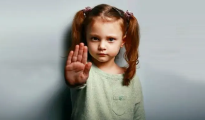 সন্তানকে সুরক্ষিত রাখতে চান? ‘গুড টাচ’ ও ‘ব্যাড টাচ’ শেখানোর এই সহজ কৌশলটি সব মায়ের জানা জরুরি!