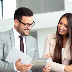 অফিসেই কি মন দিয়েছেন? সহকর্মীর সঙ্গে প্রেমে পড়ার আগে এই ৫টি বিপদ সম্পর্কে জেনে নিন!