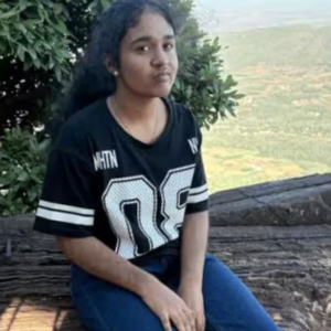 হাহাকার চন্দ্রদ্রোণা পাহাড়ে! ৪ দিন নিখোঁজ থাকার পর ১৫০০ ফুট গভীর খাদে মিলল কেরলের কিশোরীর নিথর দেহ হাহাকার চন্দ্রদ্রোণা পাহাড়ে! ৪ দিন নিখোঁজ থাকার পর ১৫০০ ফুট গভীর খাদে মিলল কেরলের কিশোরীর নিথর দেহ