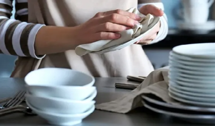 চকচকে বাসনই কি ডাকছে মরণব্যাধি? ডিশওয়াশিং লিকুইড ব্যবহারের এই ভুল প্রাণঘাতী হতে পারে!