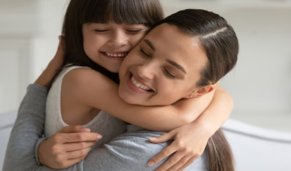 সন্তান কি আপনার থেকে দূরে সরে যাচ্ছে? বকাঝকা ছেড়ে বন্ধু হওয়ার এই ৫টি গোপন মন্ত্র আজই জানুন!