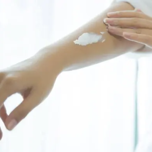 ভ্যাপসা গরমেও লোশন মাখা জরুরি? আসল কারণটি জানলে অবাক হবেন আপনিও! ভ্যাপসা গরমেও লোশন মাখা জরুরি? আসল কারণটি জানলে অবাক হবেন আপনিও!