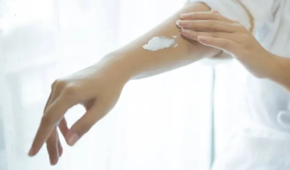 ভ্যাপসা গরমেও লোশন মাখা জরুরি? আসল কারণটি জানলে অবাক হবেন আপনিও!