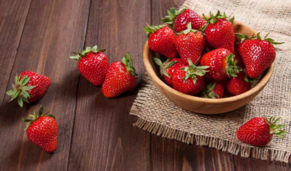 লাল টকটকে স্ট্রবেরি কি শুধু স্বাদে সেরা? এর ম্যাজিক্যাল পুষ্টিগুণ জানলে আজই কিনবেন!