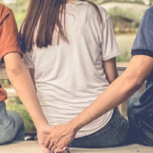 সাবধান! কর্মক্ষেত্রই কি হয়ে উঠছে পরকীয়ার আস্তানা? গবেষণায় উঠে এলো চাঞ্চল্যকর তথ্য!