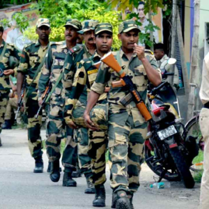 ভোটের আগে রণক্ষেত্র আটকাতে নজিরবিহীন ‘দুর্গ’ কমিশন! ২৩ এপ্রিলের জন্য আসছে বিশাল বাহিনী ভোটের আগে রণক্ষেত্র আটকাতে নজিরবিহীন ‘দুর্গ’ কমিশন! ২৩ এপ্রিলের জন্য আসছে বিশাল বাহিনী