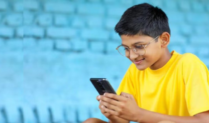 আপনার সন্তানের হাতে কি ১২ বছরের আগেই ফোন? সাবধান! ওত পেতে আছে ডায়াবেটিস ও হৃদরোগ