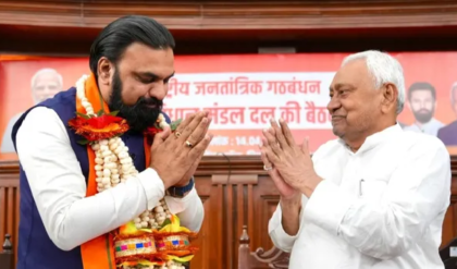 বিহারে ঐতিহাসিক পটপরিবর্তন! নীতীশ জমানার অবসান ঘটিয়ে আজ মুখ্যমন্ত্রী পদে শপথ নিচ্ছেন সম্রাট চৌধুরী বিহারে ঐতিহাসিক পটপরিবর্তন! নীতীশ জমানার অবসান ঘটিয়ে আজ মুখ্যমন্ত্রী পদে শপথ নিচ্ছেন সম্রাট চৌধুরী