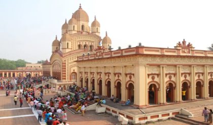 নববর্ষের ভোরে মন্দিরে ভক্তের ঢল, রাজভবন থেকে প্রচারের ময়দান—পয়লা বৈশাখে জমজমাট বাংলা! নববর্ষের ভোরে মন্দিরে ভক্তের ঢল, রাজভবন থেকে প্রচারের ময়দান—পয়লা বৈশাখে জমজমাট বাংলা!