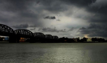 বৈশাখের শুরুতেই ঝোড়ো ইনিংস! কালবৈশাখীর দাপটে ভিজবে ঝাড়গ্রাম-পুরুলিয়া, কলকাতায় কি আজ স্বস্তি? বৈশাখের শুরুতেই ঝোড়ো ইনিংস! কালবৈশাখীর দাপটে ভিজবে ঝাড়গ্রাম-পুরুলিয়া, কলকাতায় কি আজ স্বস্তি?