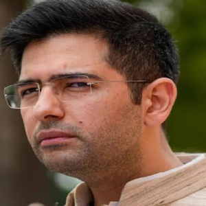 আপ-এ বড়সড় ডামাডোল! রাঘব চাড্ডাকে ছেঁটে ফেললেন কেজরিওয়াল? জল্পনা তুঙ্গে