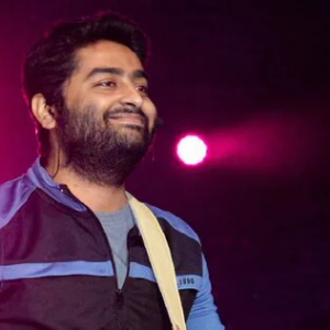 ‘এখন কি রাজনীতিতে নামব?’ জিয়াগঞ্জে সস্ত্রীক ভোট দিতে এসে মজার ছলে কী বললেন অরিজিৎ সিং?