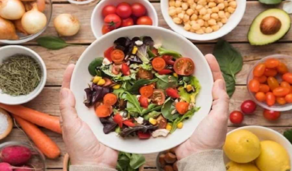 অজান্তেই আয়ু কমাচ্ছেন না তো? শরীরকে ভেতর থেকে ধ্বংস করে এই ৩ পরিচিত খাবার