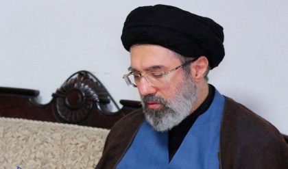 ইরানে কি সেনাশাসন? মোজতবা খামেনেইর মুখ-হাত পুড়ে খাক, এখন তলোয়ারের ডগায় তেহরান!